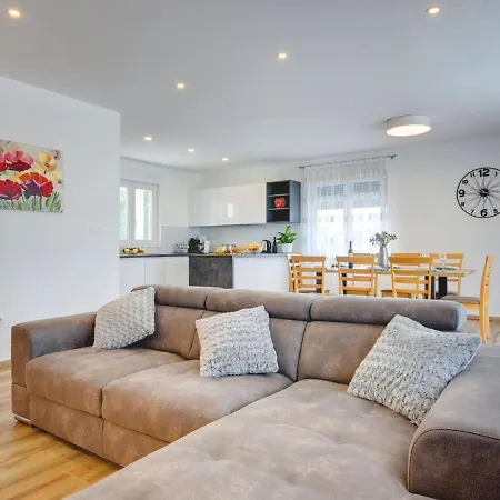 Вилла In With Private Pool Канфанар