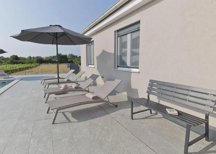 In With Private Pool Kanfanar