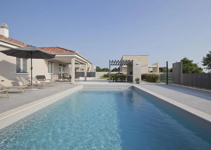 Villa In With Private Pool *