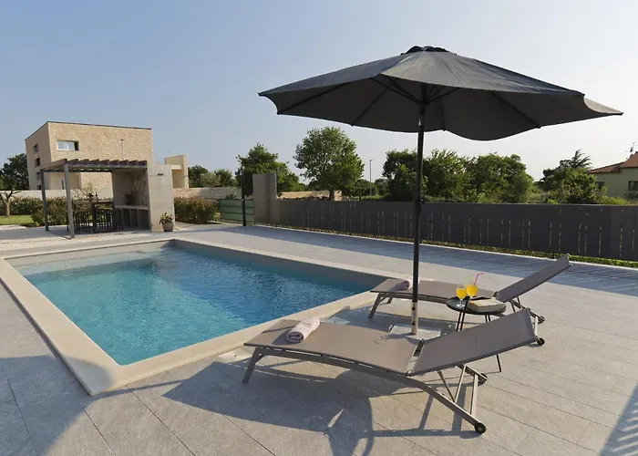 Villa In With Private Pool *
