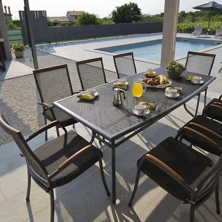 Comfortable In With Swimming Pool * Kanfanar