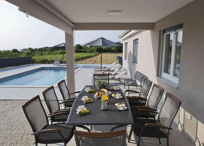 In With Private Pool 칸파나르